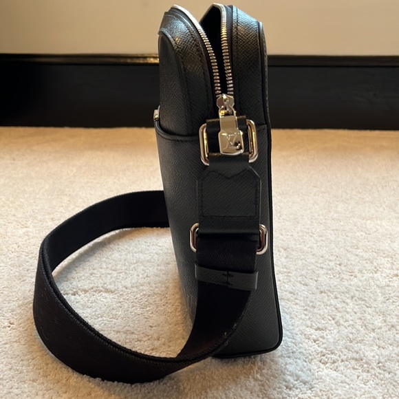 Louis Vuitton Anton Pochette - Picture 7 of 15